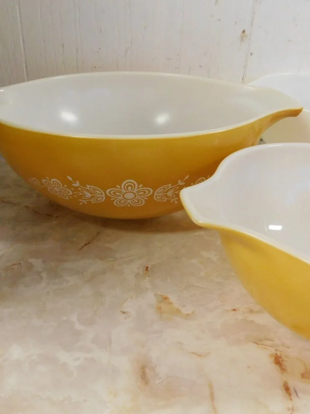 Pyrex Butterfly Gold 4 pc Nesting Cinderella Mixing Bowl Set